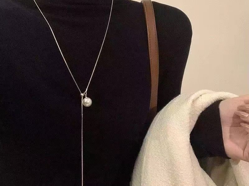 Серебристое колье